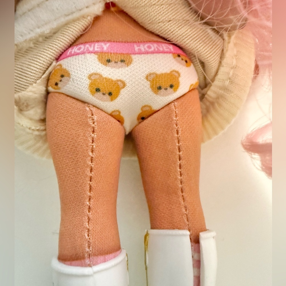 Na! Na! Na! Surprise - Picture 5 of 10